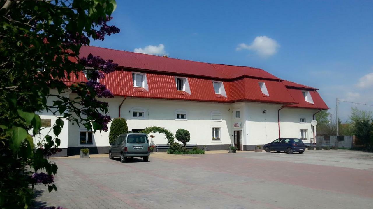 Hotel Faho Przemyśl Esterno foto